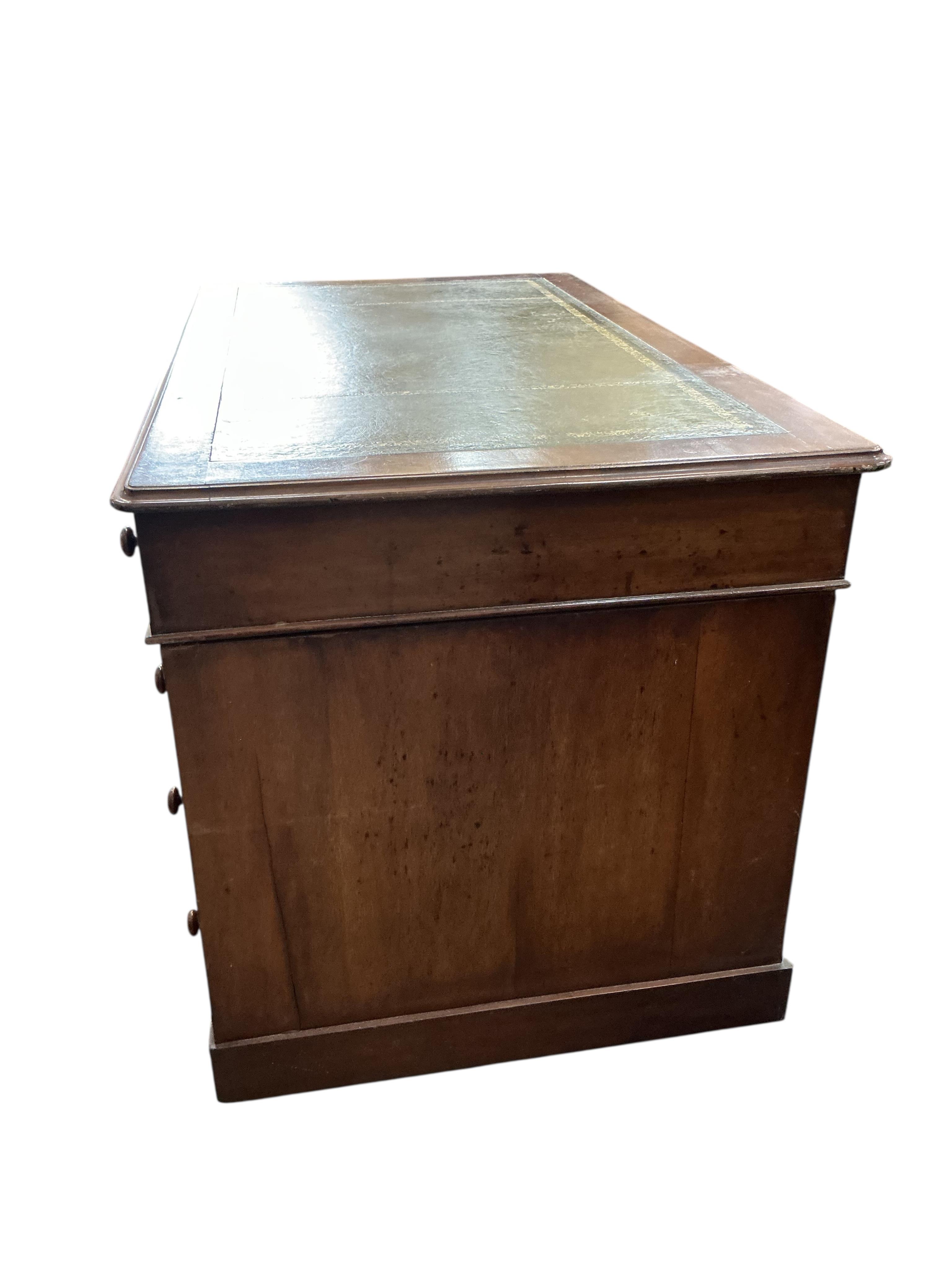 A Victorian mahogany pedestal desk, width 120cm, depth 69cm, height 75cm